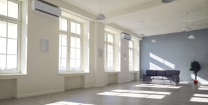 Jak dobrac klimatyzacje do otwartych przestrzeni mieszkalnych